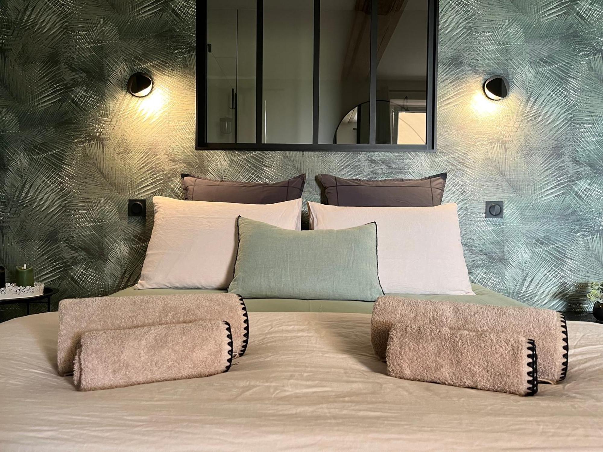 La Douce Halte - Gites Avec Spa Ou Sauna Saint-Ouen-Des-Toits Kültér fotó
